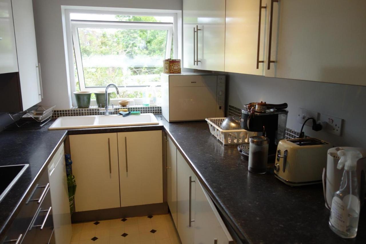 New Cosy 2 Bedroom Flat - Englefield Apartment Englefield Green