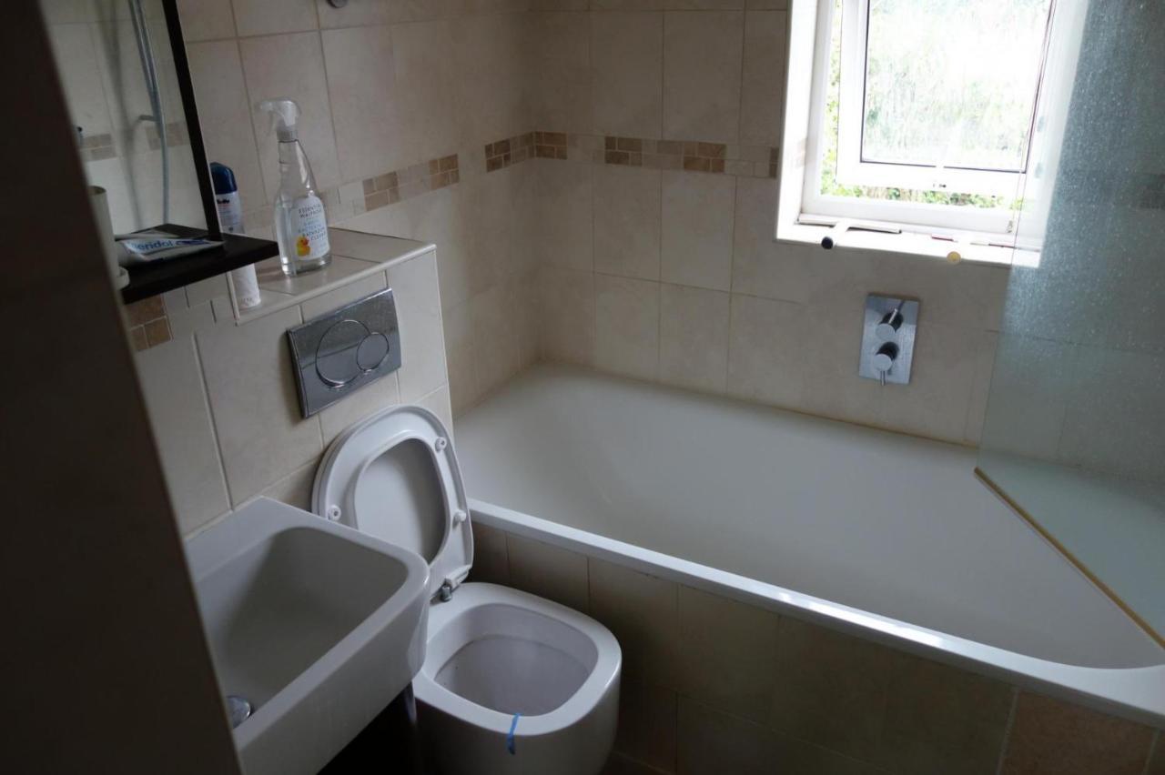 New Cosy 2 Bedroom Flat - Englefield Apartment *