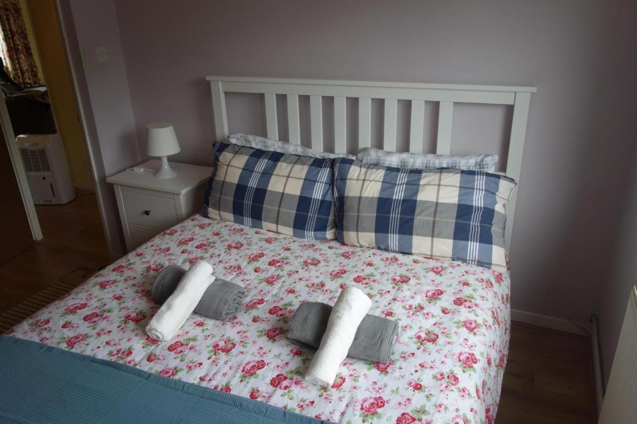 New Cosy 2 Bedroom Flat - Englefield * Englefield Green